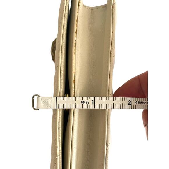 Vintage Bloomingdales Ivory White Quilted Womens Crossbody Handbag Chain - Picture 6 of 11